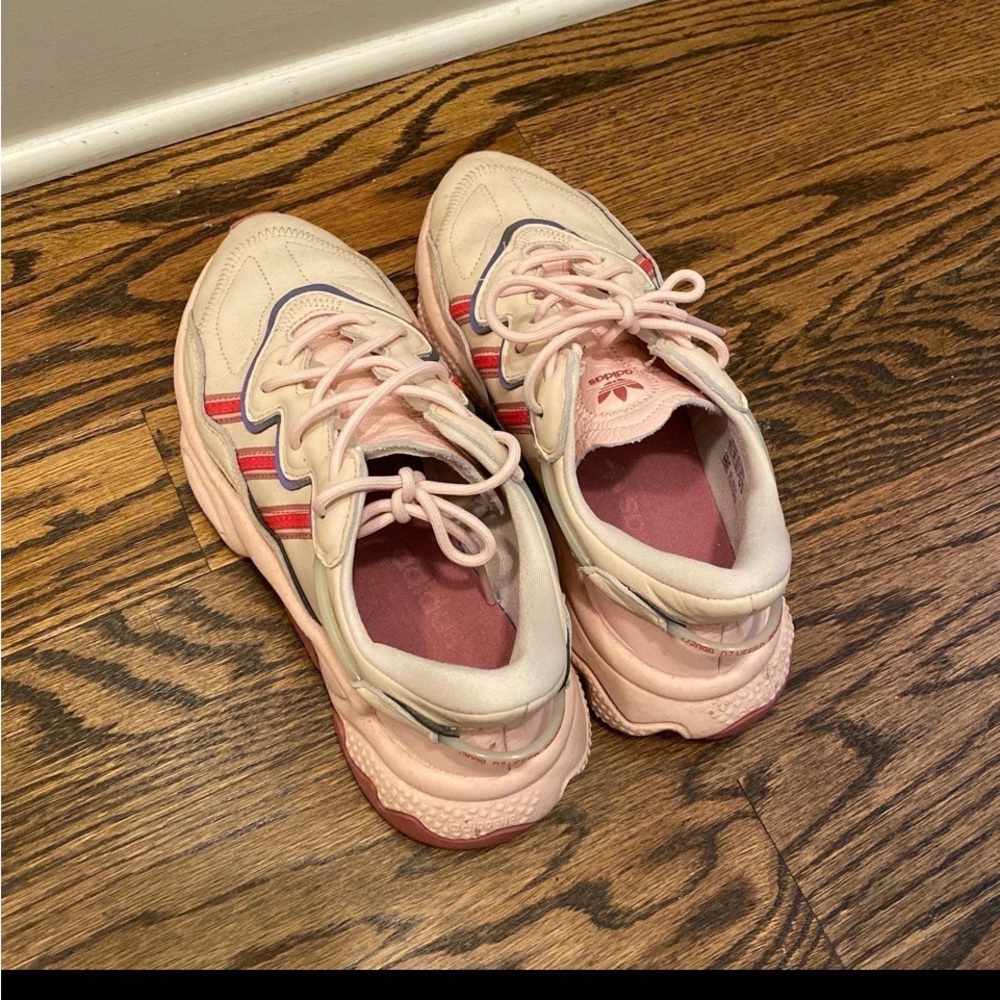 Adidas Women's Ozweego shoes